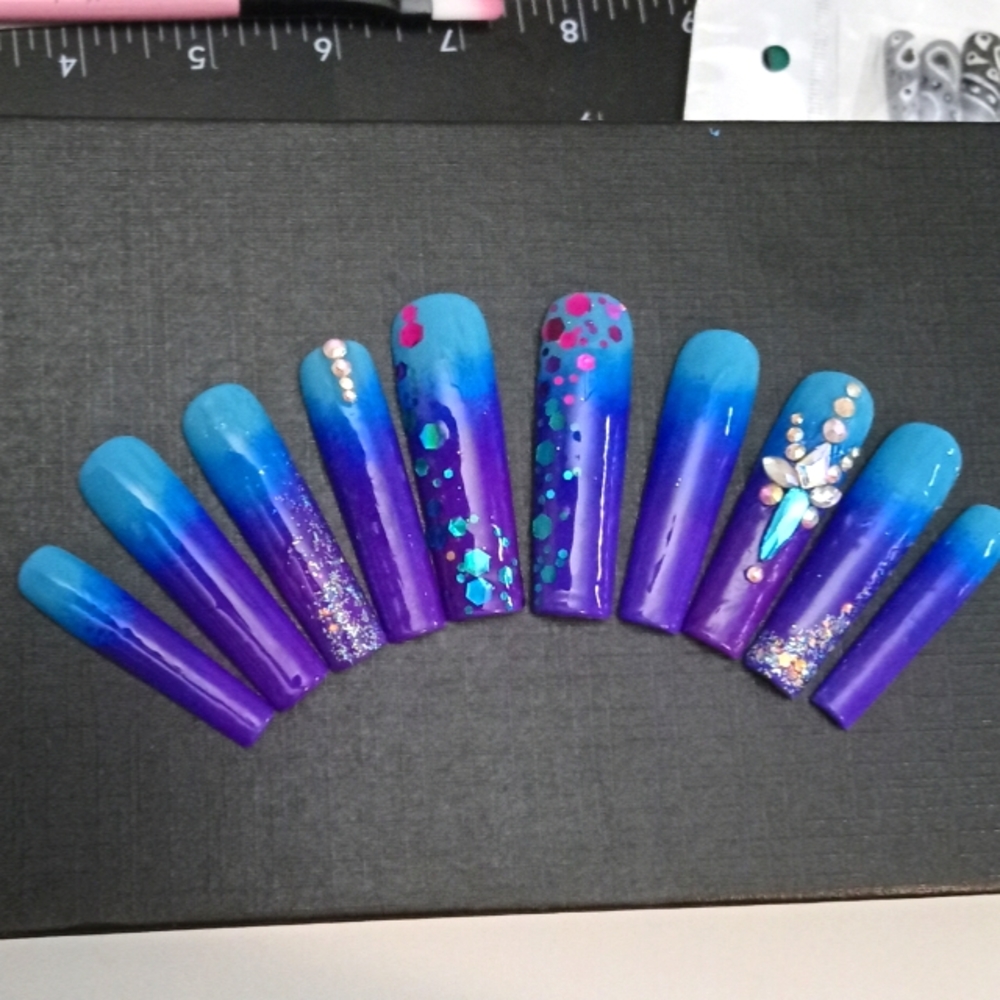 Hombre press on nails